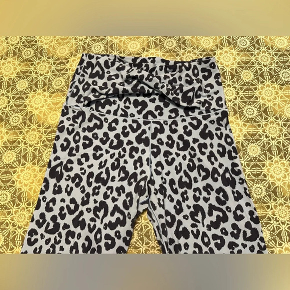 OFFLINE By Aerie Real Me High Waisted Twist Legging, Size Medium in Monaco Blue - Picture 4 of 8